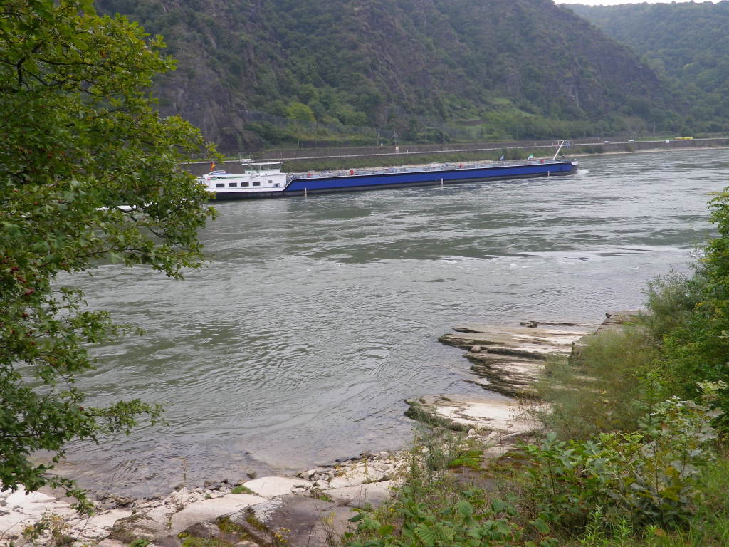 Navigating through the Lorelei Gorge