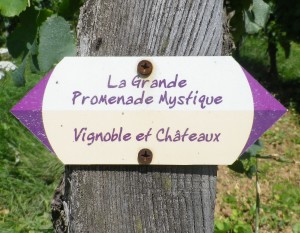 Sign for Vignoble et Chateaux Trail